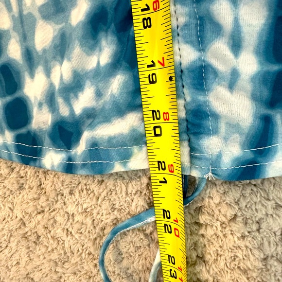 Lightweight top with gathering in the middle. Size L. - Picture 7 of 8